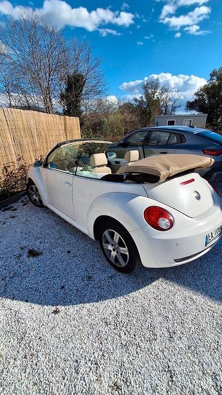 Usata VW New Beetle Cabriolet 105 CV (77 kW) 2010 Bianco Cabrio