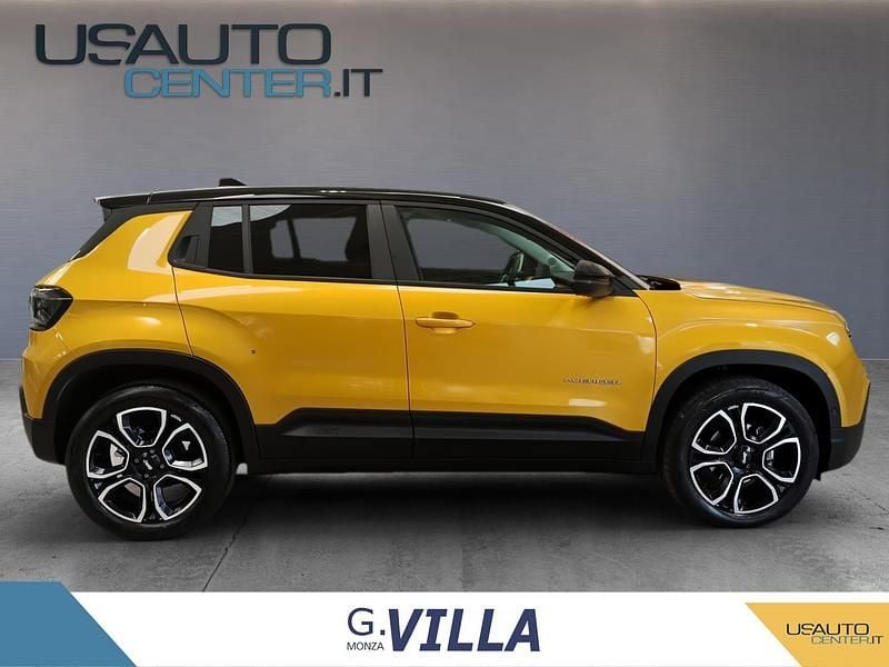 Begagnad Jeep Avenger Summit 110 HK (80 kW) 2023 Svart SUV