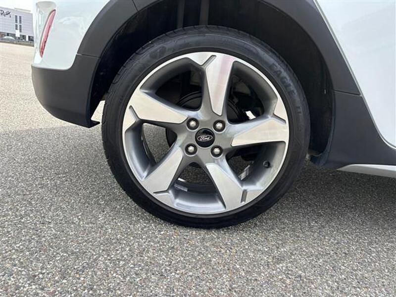 Usata Ford Fiesta Active 101 CV (74 kW) 2019 Bianco Utilitaria