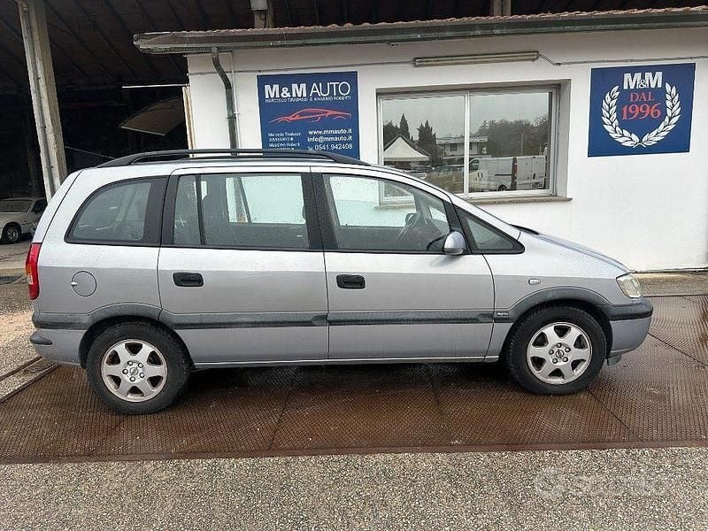 Usata Opel Zafira Elegance 100 CV (73 kW) 2002 Grigio Monovolume