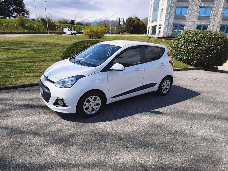 Usata Hyundai i10 Edition 69 CV (50 kW) 2016 Bianco Utilitaria