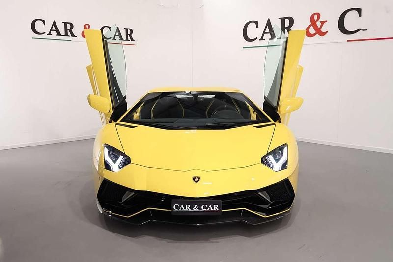 Usata Lamborghini Aventador 780 CV (573 kW) 2022 Giallo Coupé