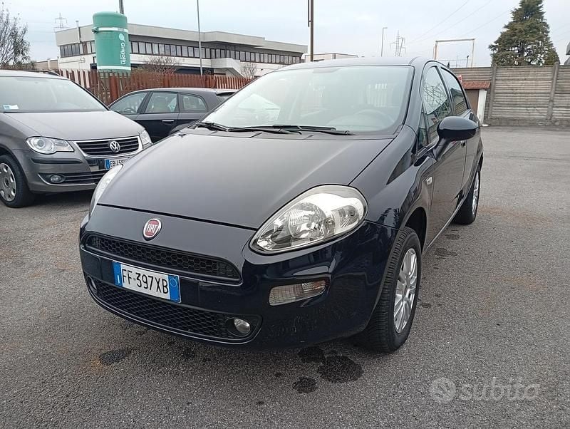 Blu Usata 2016 Fiat Punto Tre volumi | 5800 € (Buon prezzo) - Immagine 1/4