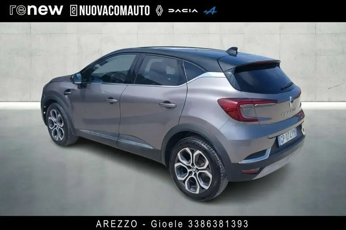 Usata Renault Captur Techno 101 CV (74 kW) 2023 Grigio SUV