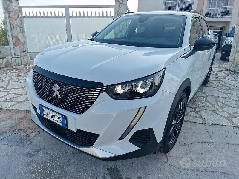 Usata Peugeot 2008 Allure 131 CV (96 kW) 2022 Bianco SUV