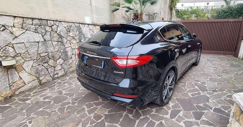 Usata Maserati Levante 349 CV (256 kW) 2020 Nero SUV