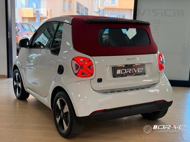 Usata Smart ForTwo Electric Drive Prime 60 kW (82 CV) 2021 Bianco Cabrio