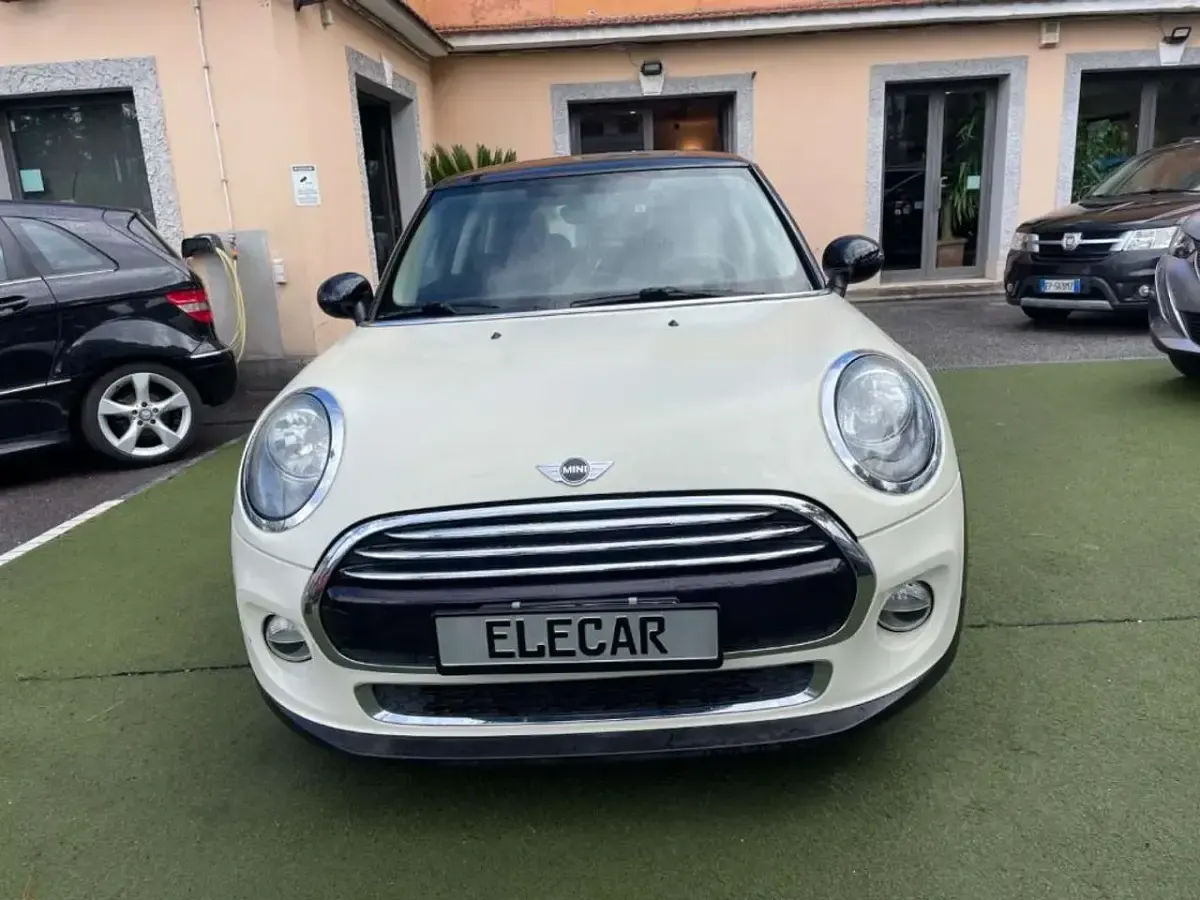 Usata Mini Cooper D Business 116 CV (85 kW) 2017 Bianco Utilitaria