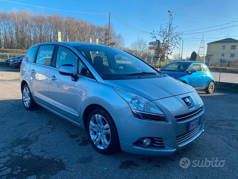 Usata Peugeot 5008 Active 112 CV (82 kW) 2012 Grigio Monovolume