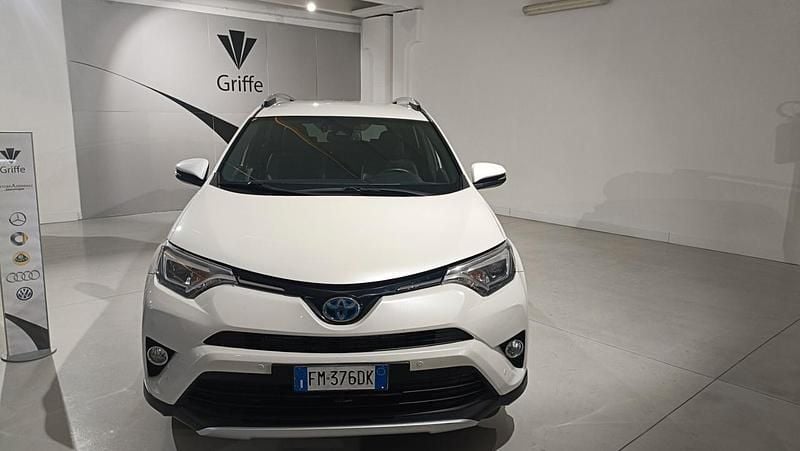 Usata Toyota RAV4 Lounge 154 CV (113 kW) 2017 Bianco SUV