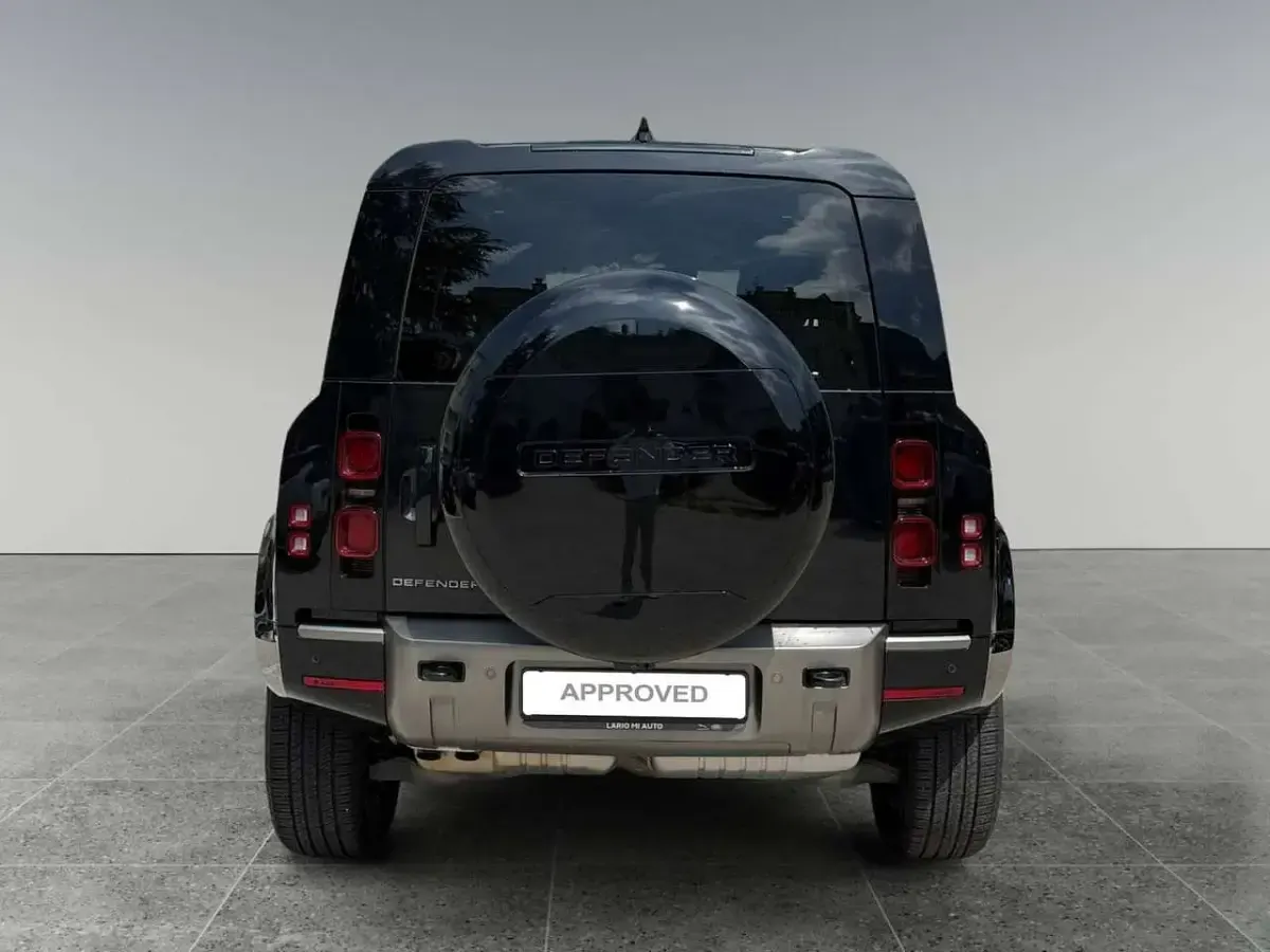 Usata Land Rover Defender SE Dynamic 200 CV (147 kW) 2025 Santorini black SUV
