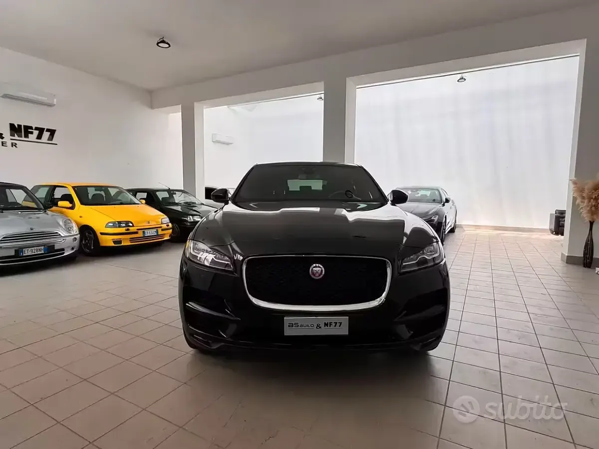Usata Jaguar F-Pace Prestige 180 CV (132 kW) 2016 Nero SUV