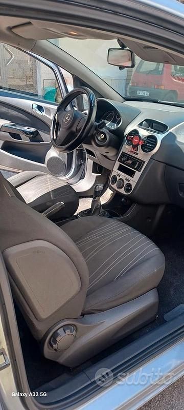 Usata Opel Corsa 69 CV (50 kW) 2008 Grigio Utilitaria
