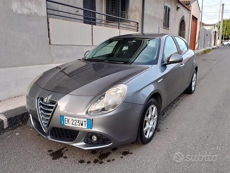 Grigio Usata 2011 Alfa Romeo Giulietta Due volumi | 6590 € (Buon prezzo) - Immagine 1/2