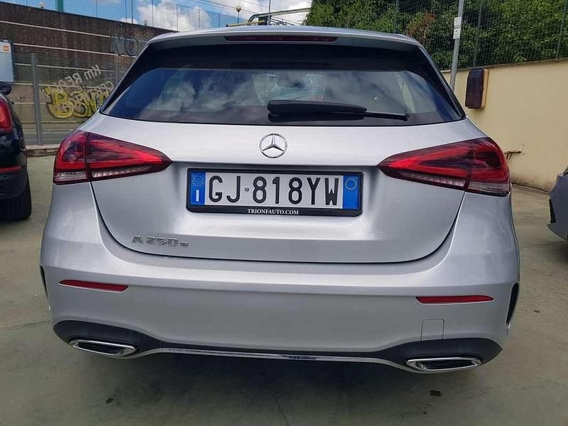 Grigio Usata 2022 Mercedes A250 AMG line Tre volumi | 27.500 € (Ottimo prezzo) - Immagine 1/4