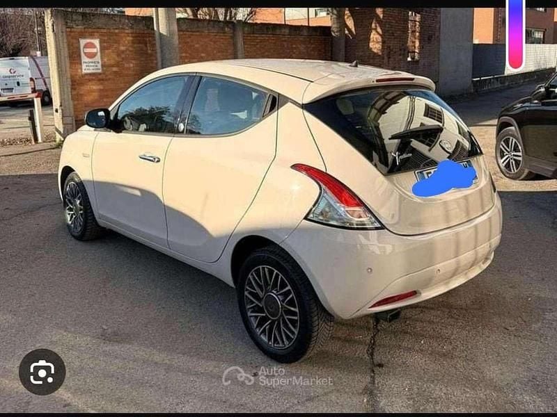 Usata Lancia Ypsilon Gold 69 CV (50 kW) 2016 Beige Utilitaria