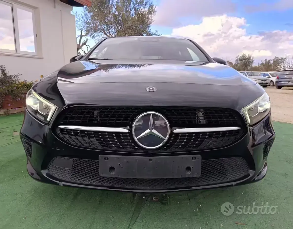 Usata Mercedes A180 116 CV (85 kW) 2019 Nero Berlina
