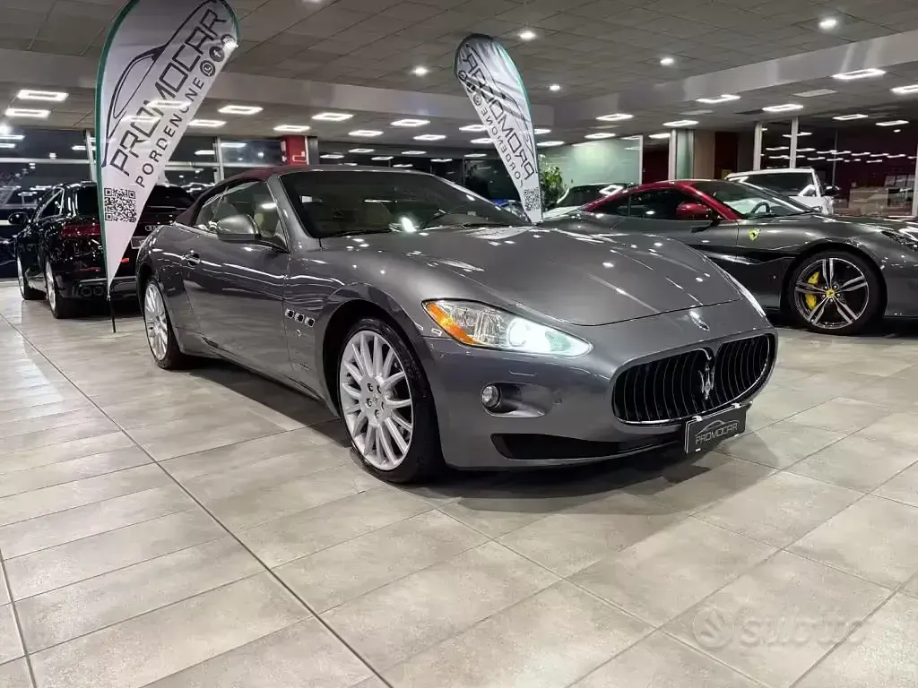 Usata Maserati GranCabrio 439 CV (322 kW) 2011 Grigio Cabrio