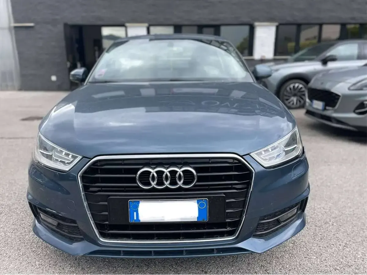 Käytetty Audi A1 Admired 88 HP (64 kW) 2016 Sininen Viistoperä