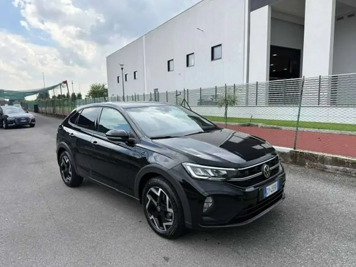 Usata VW Taigo R-line 116 CV (85 kW) 2025 Deep black perleffekt SUV