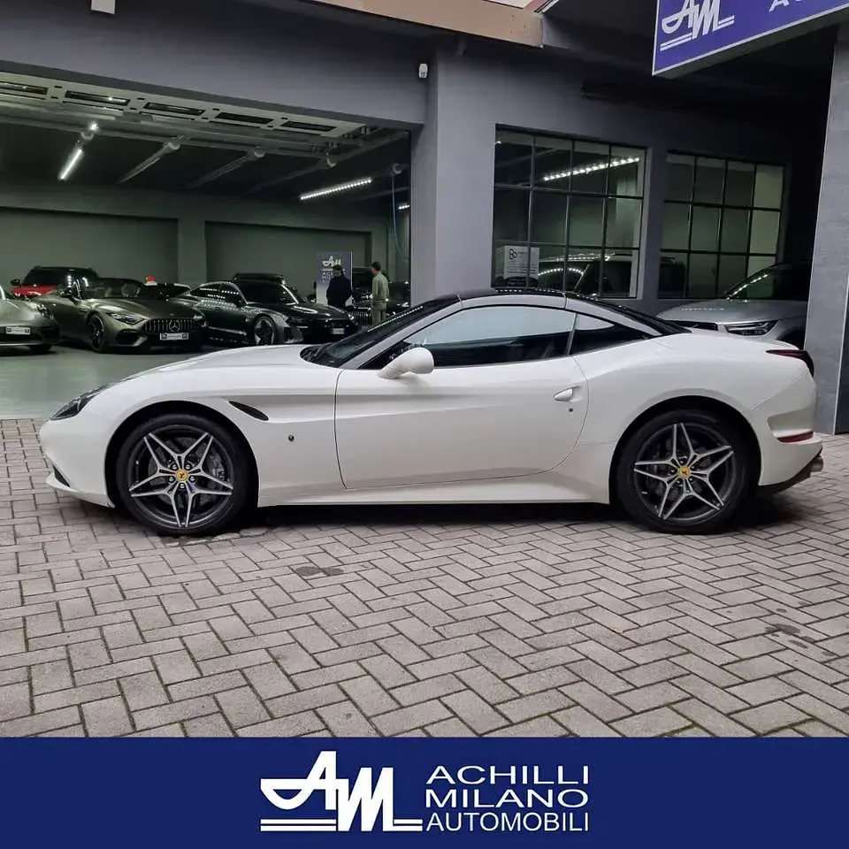 Usata Ferrari California 560 CV (411 kW) 2015 Bianco corsa capote nera Cabrio