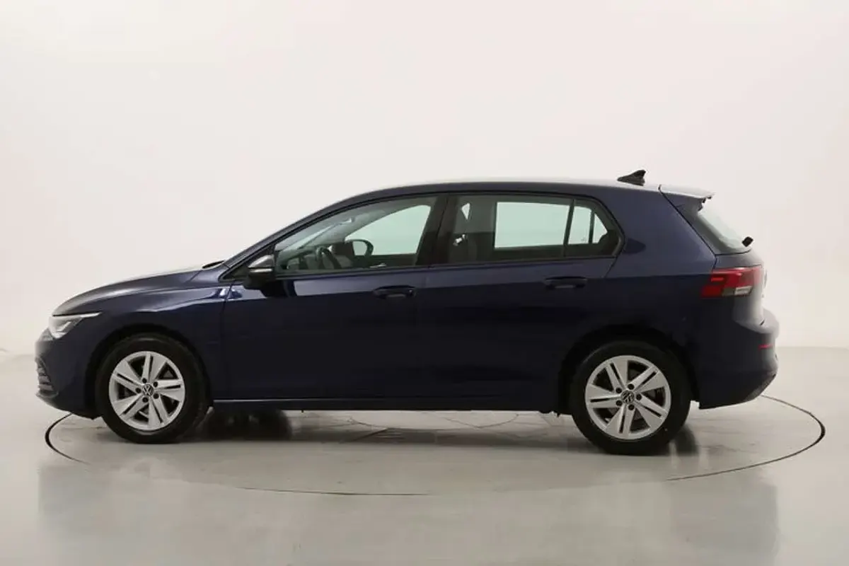 Usata VW Golf VIII Life 110 CV (80 kW) 2023 Blu Berlina