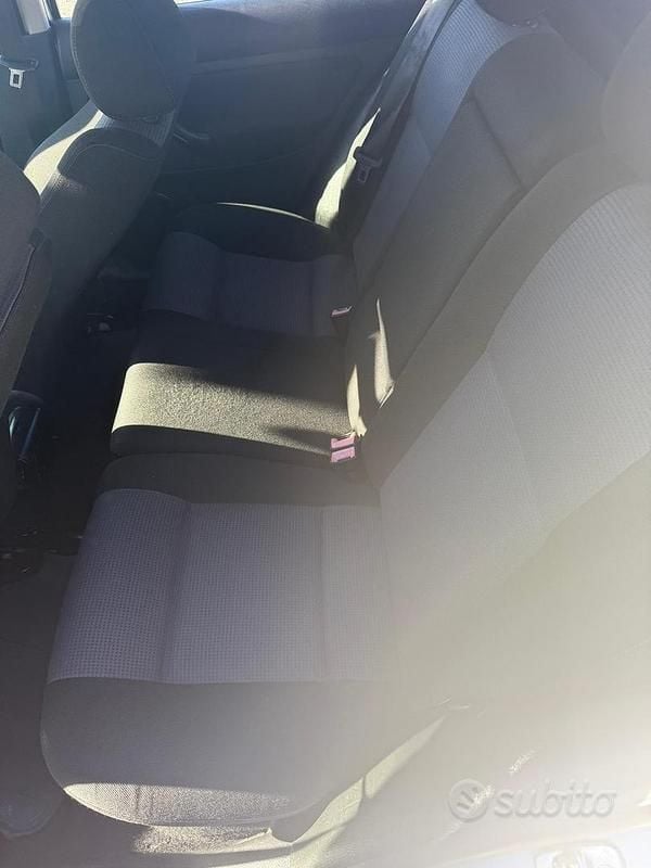 Usata VW Golf IV 101 CV (74 kW) 2004 Argento Berlina