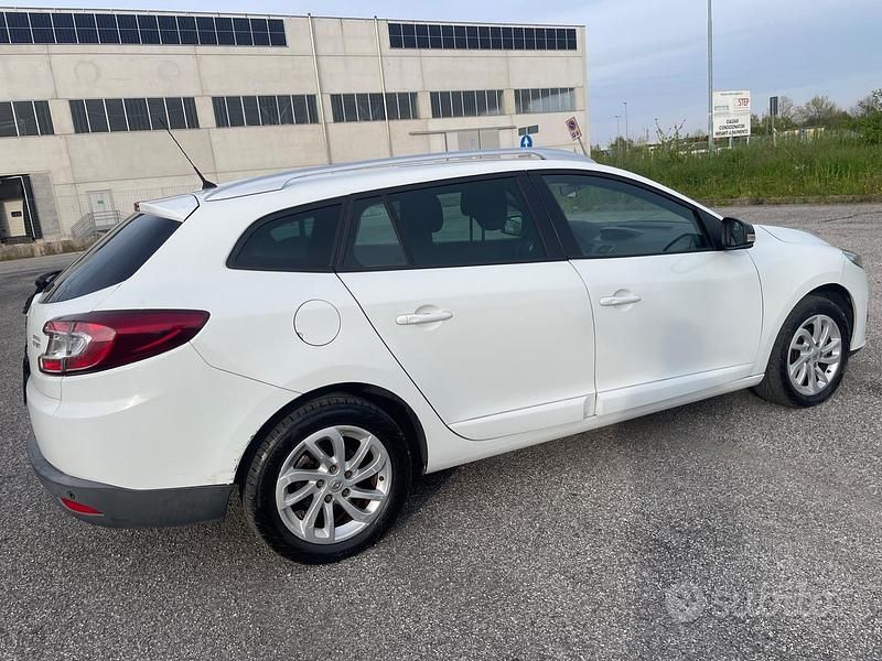 Usata Renault Mégane GrandTour LIMITED 110 CV (80 kW) 2015 Bianco Station wagon