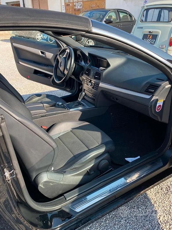 Usata Mercedes E220 Avantgarde 170 CV (125 kW) 2012 Nero Cabrio
