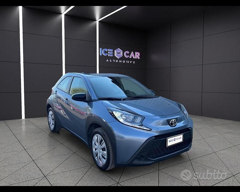 Usata Toyota Aygo X Active 72 CV (52 kW) 2025 Grigio SUV