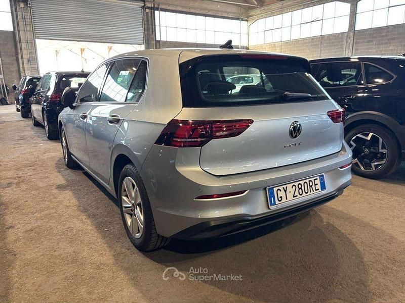 Usata VW Golf VIII Life 116 CV (85 kW) 2025 Grigio Berlina