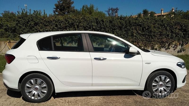 Usata Fiat Tipo Easy 95 CV (69 kW) 2017 Bianco Station wagon