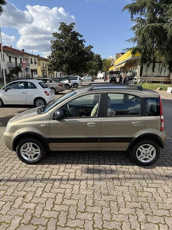 Usata Fiat Panda Climbing 60 CV (44 kW) 2009 Bronzo Utilitaria