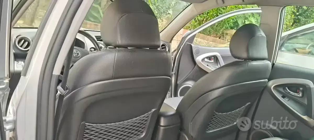 Usata Toyota RAV4 136 CV (100 kW) 2007 Grigio SUV