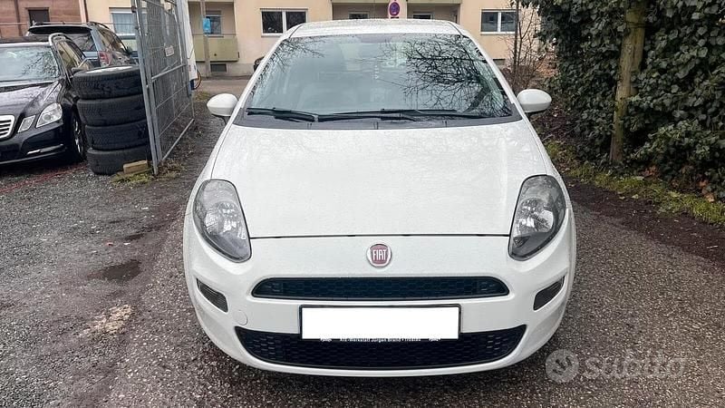 Usata Fiat Punto Pop 77 CV (56 kW) 2012 Bianco Utilitaria