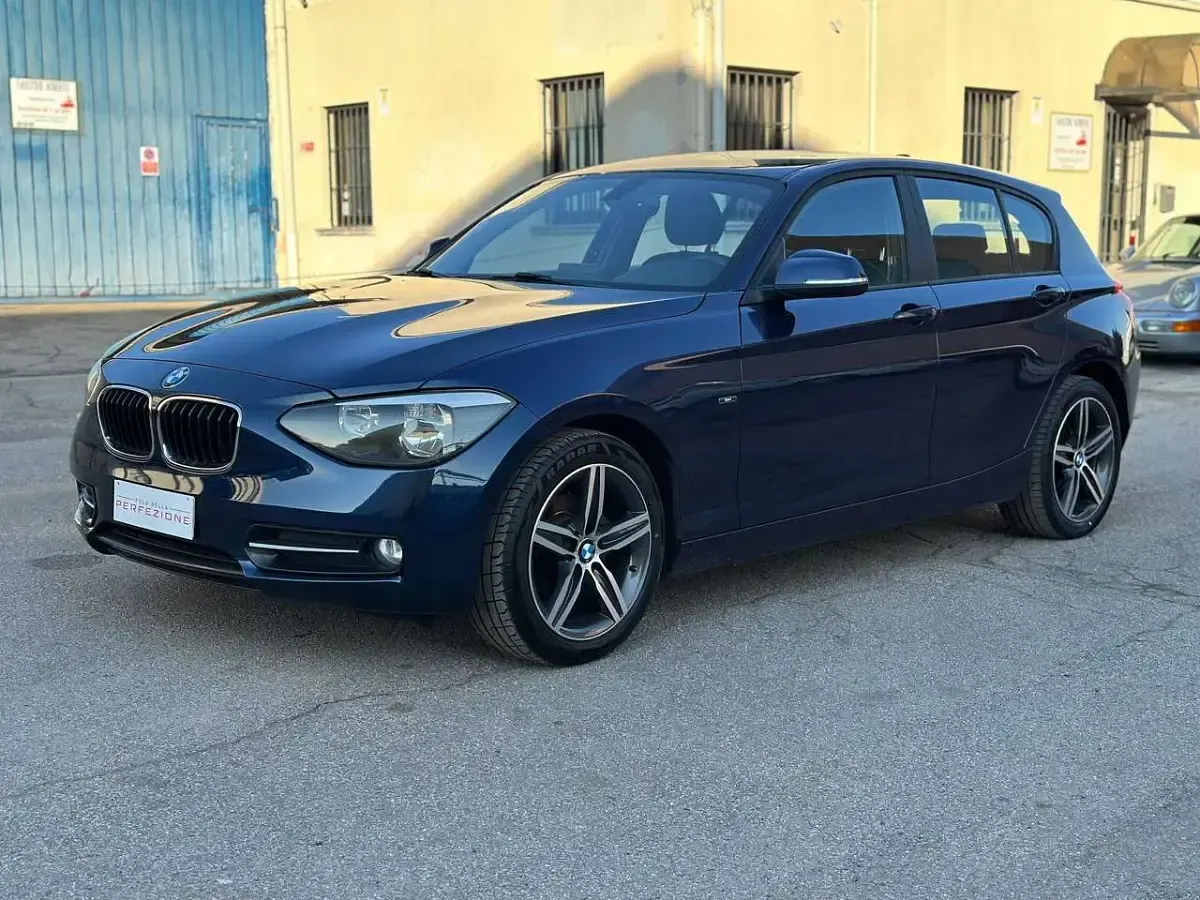 Usata BMW 118 Sport Line 143 CV (105 kW) 2014 Blu/azzurro Utilitaria