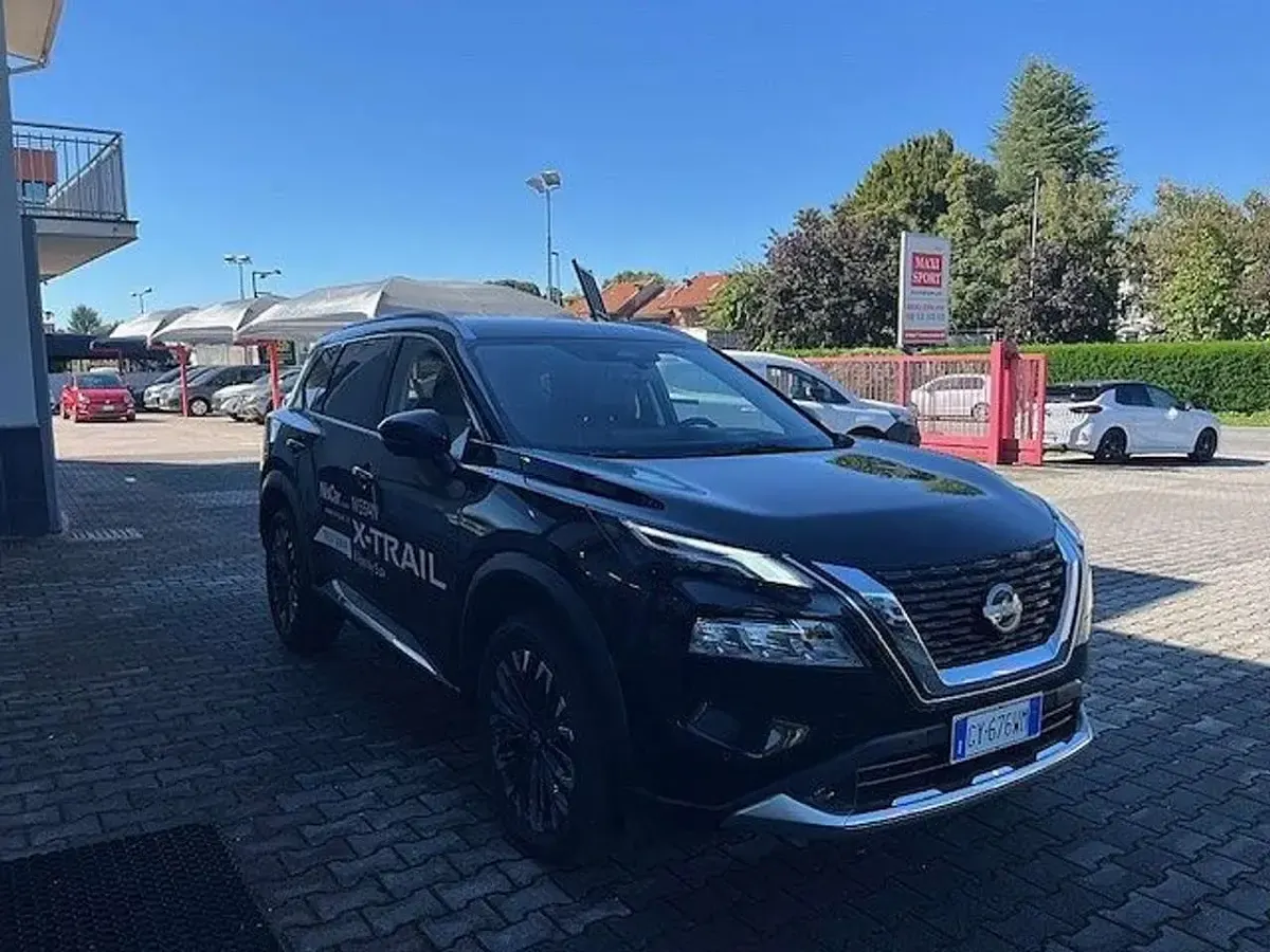 Usata Nissan X-Trail Tekna 163 CV (119 kW) 2025 Nero metallizzato SUV