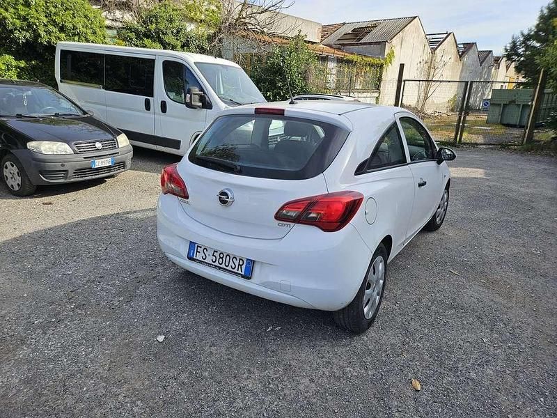 Usado Opel Corsa 75 CV (55 kW) 2018 Blanco Utilitario
