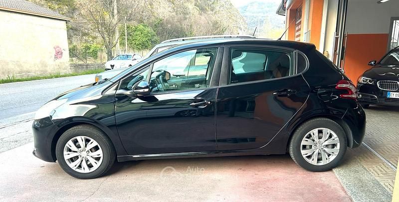 Usata Peugeot 208 Active 82 CV (60 kW) 2013 Nero Utilitaria