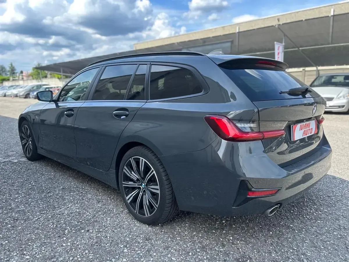 Usata BMW 318 Sport Line 150 CV (110 kW) 2020 Marrone Station wagon