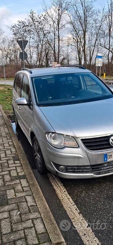 Usata VW Touran 105 CV (77 kW) 2009 Grigio Monovolume