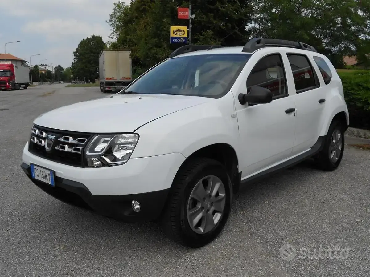 Usata Dacia Duster Lauréate 114 CV (83 kW) 2017 Bianco SUV