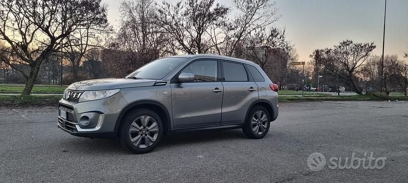 Usata Suzuki Vitara 111 CV (81 kW) 2019 Grigio SUV