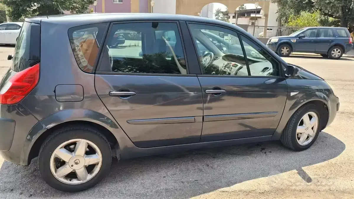 Usata Renault Scénic II 106 CV (77 kW) 2007 Bluazzurro Monovolume