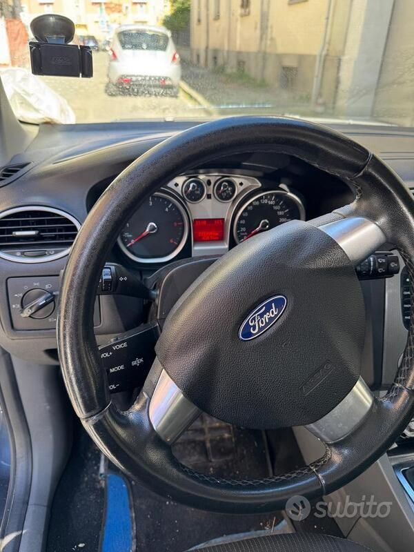 Grigio Usata 2008 Ford Focus Station wagon | 2200 € (Buon prezzo) - Immagine 1/4