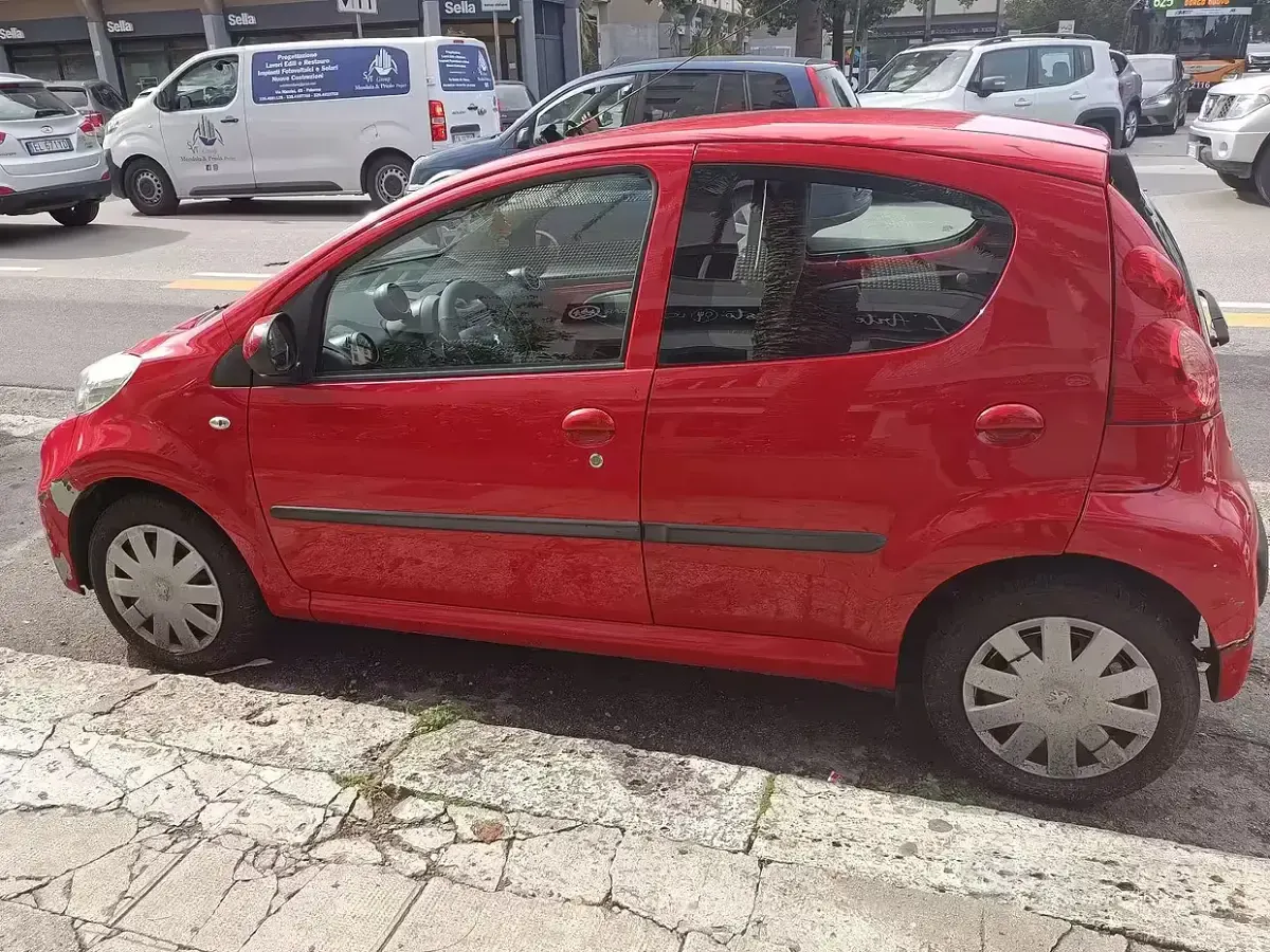 Usata Peugeot 107 68 CV (50 kW) 2009 Rosso Utilitaria