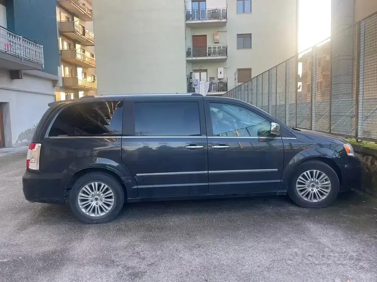 Usata Lancia Voyager 163 CV (119 kW) 2012 Monovolume