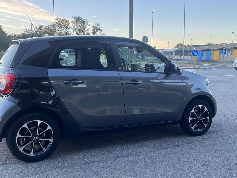 Usata Smart ForFour Passion 71 CV (52 kW) 2016 Grigio Utilitaria