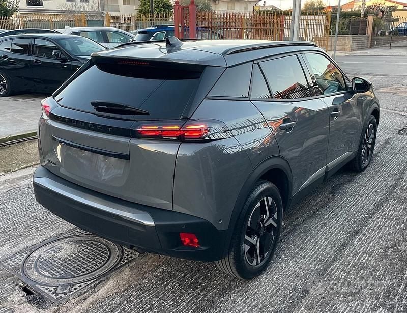 Usata Peugeot 2008 Allure 101 CV (74 kW) 2025 Grigio SUV