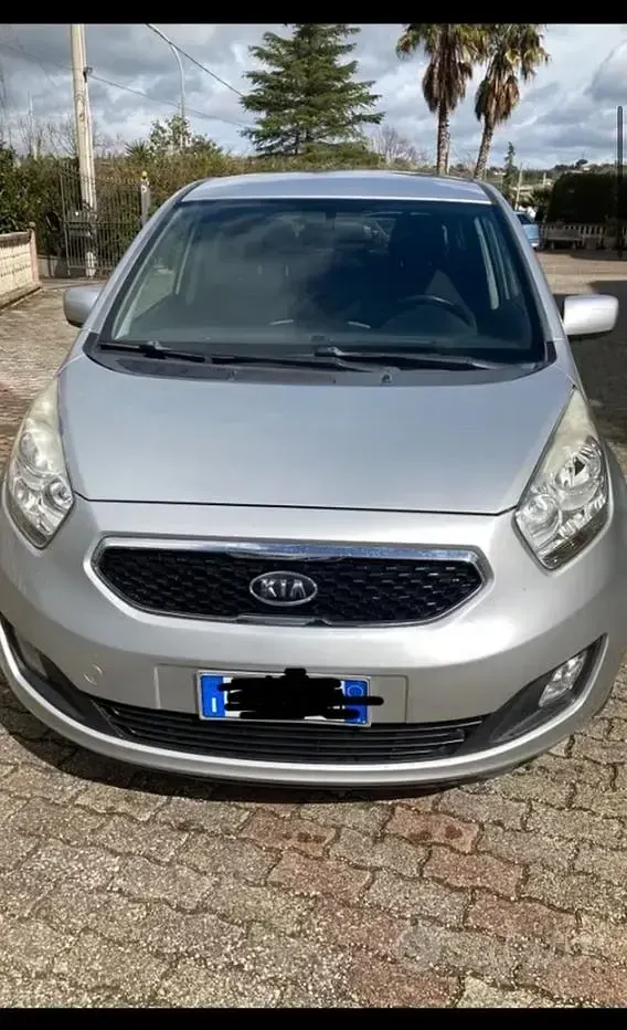 Usata Kia Venga 90 CV (66 kW) 2012 Grigio Utilitaria